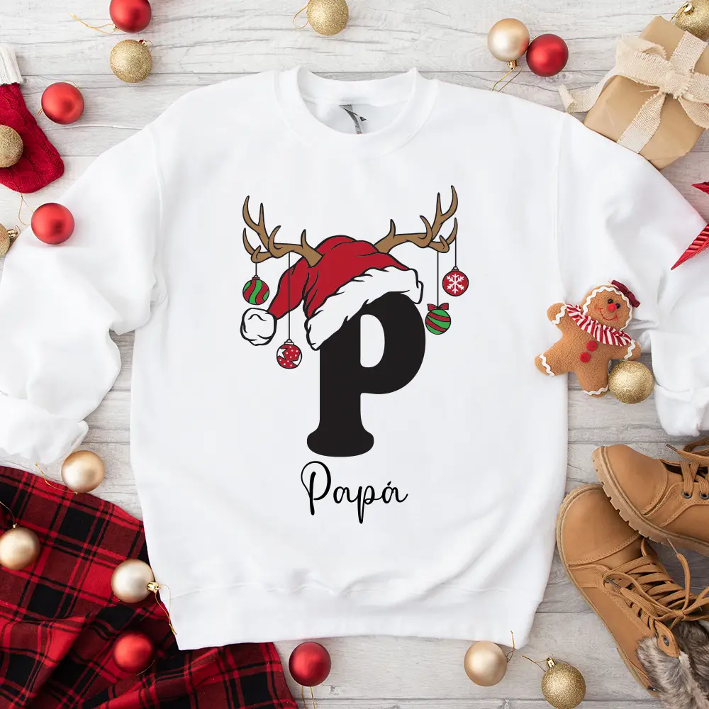 Pack de 2 sudaderas navideñas personalizadas familia 🎅 | Iniciales con gorro de Papá Noel - Imagen 4
