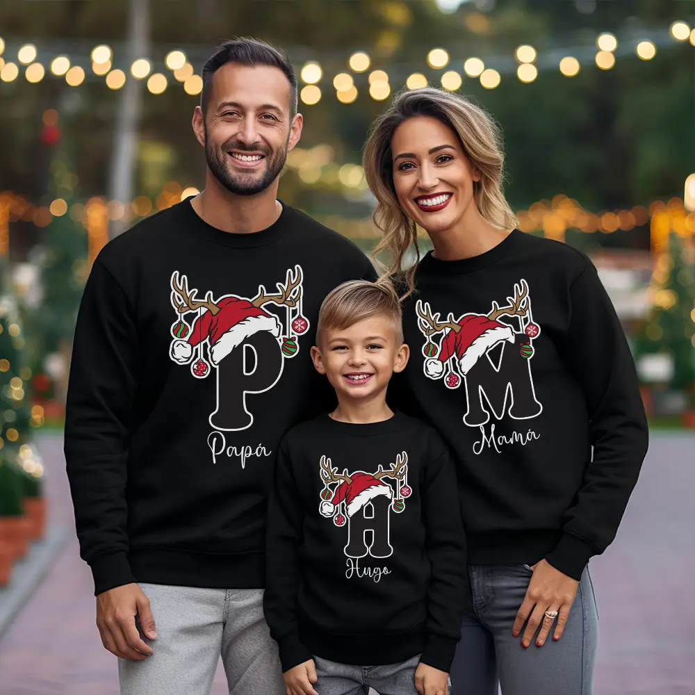 Pack de 2 sudaderas navideñas personalizadas familia 🎅 | Iniciales con gorro de Papá Noel - Imagen 3